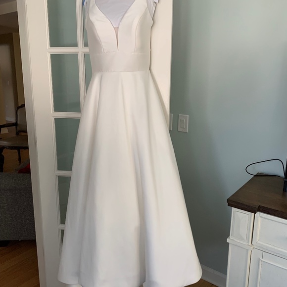 Designer Morilee Madeline Gardner Wedding Dress, size 8 - Picture 1 of 3